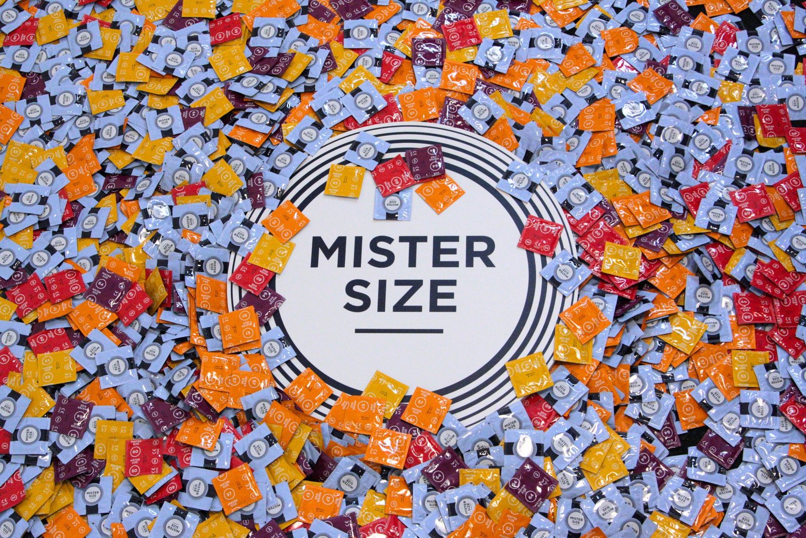 Mister Size'dan farklı nominal genişliklere sahip farklı prezervatifler