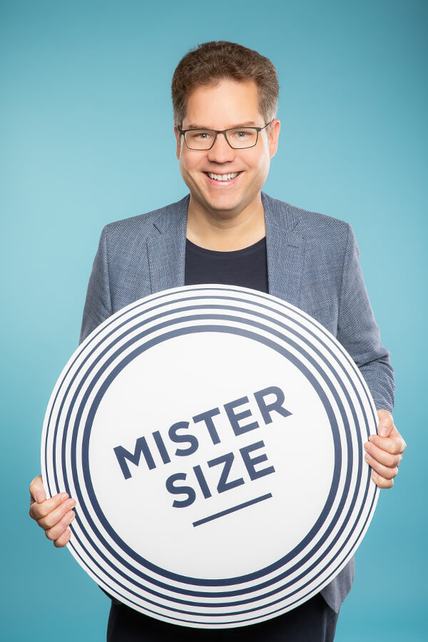 Jan Vinzenz Krause με το λογότυπο MISTER SIZE